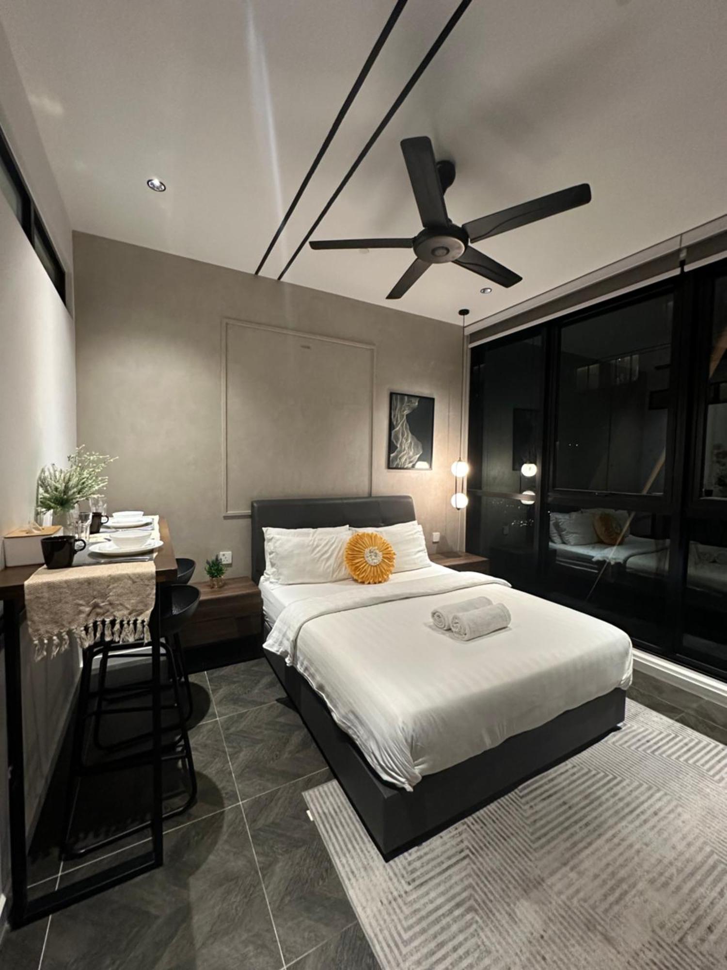 Scarletz Suites Klcc By Aura 쿠알라룸푸르 외부 사진