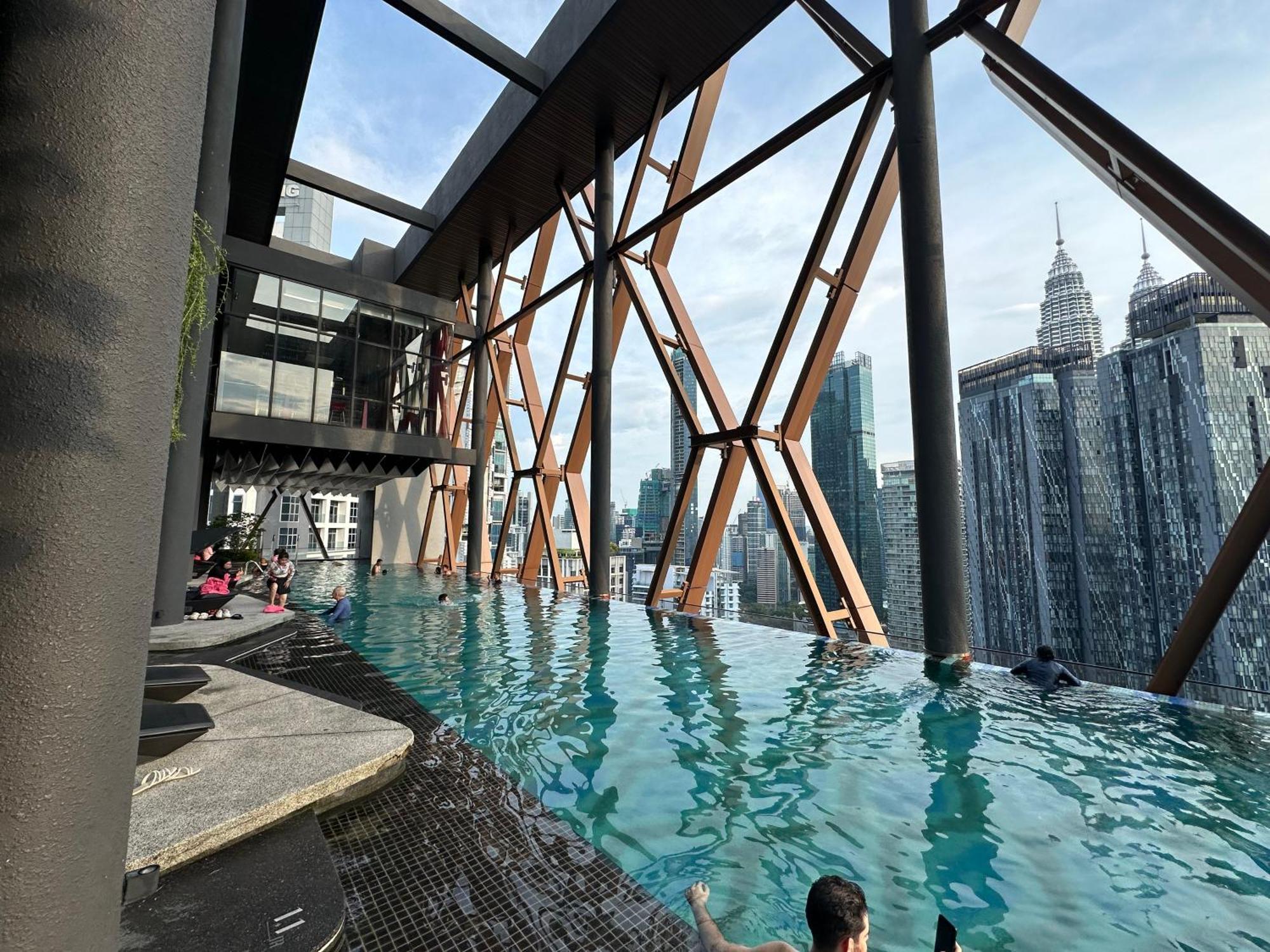 Scarletz Suites Klcc By Aura 쿠알라룸푸르 외부 사진